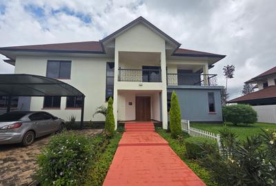 5 Bed Townhouse with En Suite at Paradise