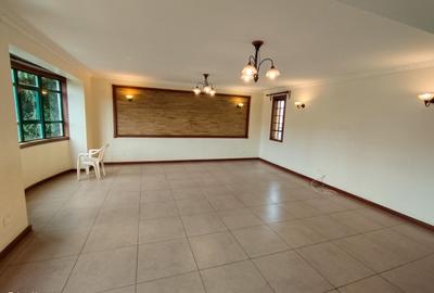 4 Bed Apartment with En Suite at Near Oshwal School