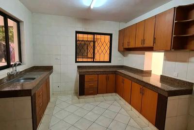 3 Bed Apartment with En Suite at Jamhuri Road