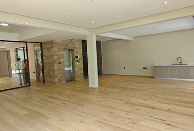 6 Bed House in Nyari
