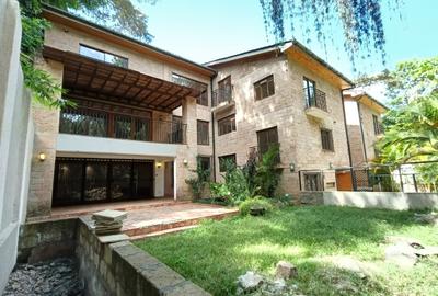 5 Bed Villa with En Suite in Lavington