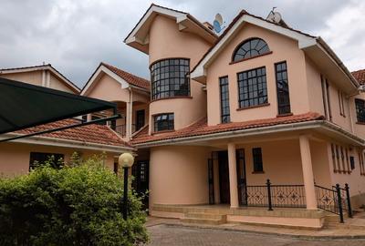 5 Bed Townhouse with En Suite at Lavington