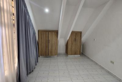 1 Bed Apartment with En Suite at Rhino Park - 4