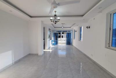 3 Bed Apartment with En Suite at Lakers Road