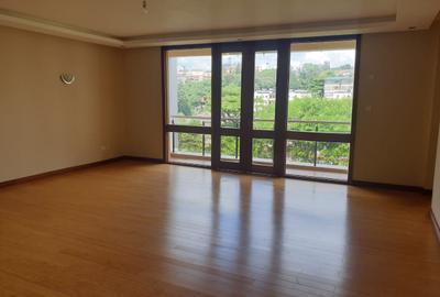Serviced 4 Bed Apartment with En Suite in Riverside