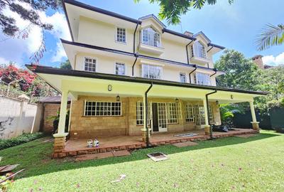 5 Bed House with En Suite in Lavington