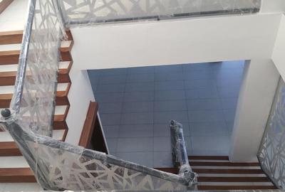 5 Bed Villa with En Suite at Hr82 - 2