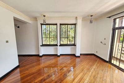 5 Bed House with En Suite in Runda - 4
