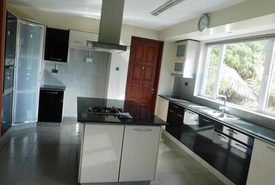 3 Bed Apartment with En Suite at Riverside Drive