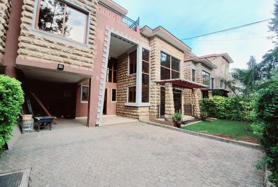 5 Bed Townhouse with En Suite at Lavington