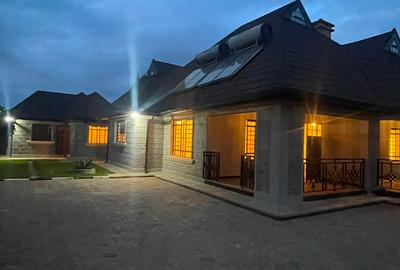 3 Bed House with En Suite in Cianda - 2