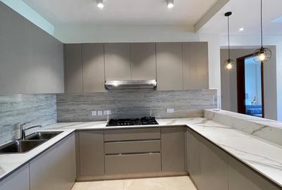 3 Bed Apartment with En Suite in Riverside - 4