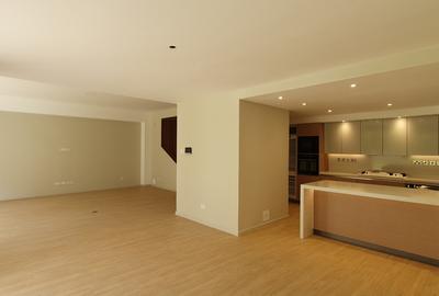 5 Bed Townhouse with En Suite in Kyuna - 3