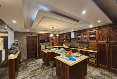 5 Bed House with En Suite in Runda - 4