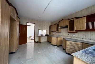 5 Bed Townhouse with En Suite at Brookside