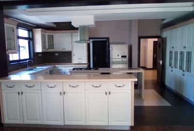 5 Bed Villa with En Suite at Lavington