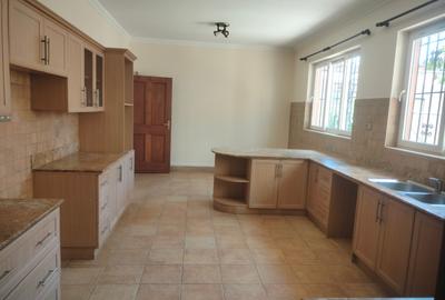 4 Bed Townhouse with En Suite at Few Minutes Drive To Spring Valley Supermarket And Sarit Centre