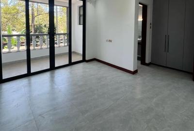 5 Bed Townhouse with En Suite in Lavington