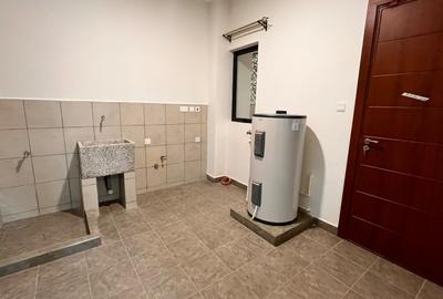 2 Bed Apartment with En Suite in Lavington