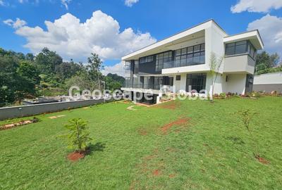 5 Bed House with En Suite in Nyari