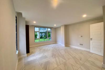 3 Bed Apartment with En Suite in Rhapta Road