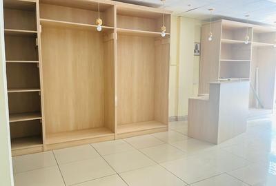1,000 ft² Commercial Property with Service Charge Included in Parklands - 2