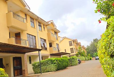 6 Bed Townhouse with En Suite at Lavington Green