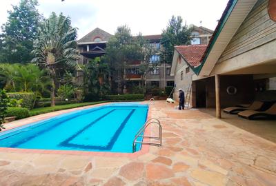 4 Bed Apartment with Swimming Pool in Riverside