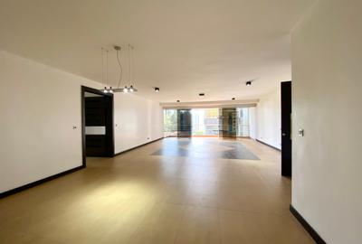 3 Bed Apartment with En Suite in Riverside