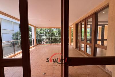 4 Bed Apartment with En Suite at Riverside Drive