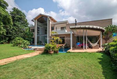 5 Bed House with En Suite at Magnolia Lakeside - 2