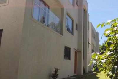 6 Bed Townhouse with En Suite in Lavington - 3