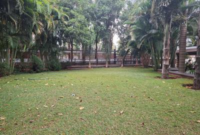 Serviced 2 Bed Apartment with En Suite at Runda - 3