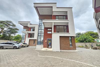 5 Bed Townhouse with En Suite in Lavington