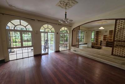 4 Bed Villa with En Suite at Hillview - 4