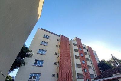 Serviced 2 Bed Apartment with En Suite at Brookside Gardens