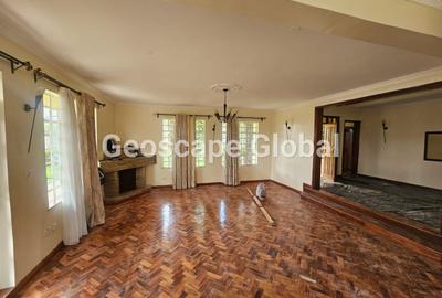 5 Bed House with En Suite in Runda - 2