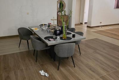 6 Bed Apartment with En Suite at Parklands - 4