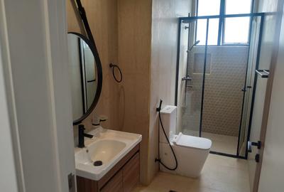 Serviced 2 Bed Apartment with En Suite in Brookside