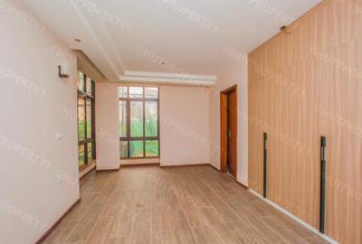 Serviced 3 Bed Apartment with En Suite in Kileleshwa