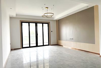 3 Bed Apartment with En Suite at Riverside - 2