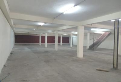 27,998 ft² Warehouse with Backup Generator in Industrial Area - 4