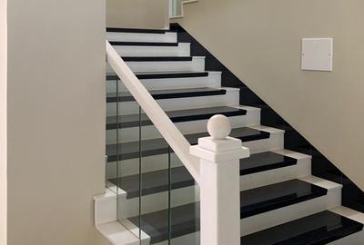 5 Bed House with En Suite in Runda - 4