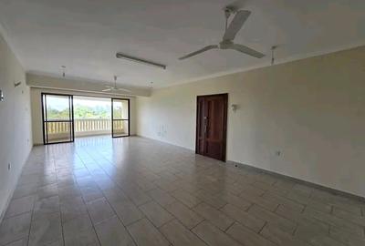 3 Bed Apartment with En Suite at Moyne Drive - 3