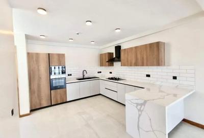 4 Bed Apartment with En Suite in Spring Valley - 2