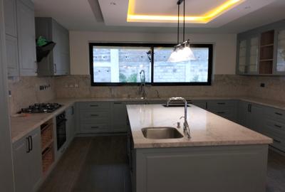 5 Bed Townhouse with En Suite in Loresho