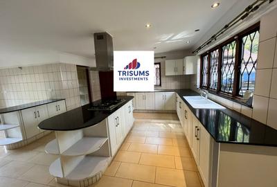 5 Bed Townhouse with En Suite in Gigiri - 4