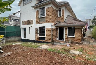 4 Bed Townhouse with En Suite at Kerarapon