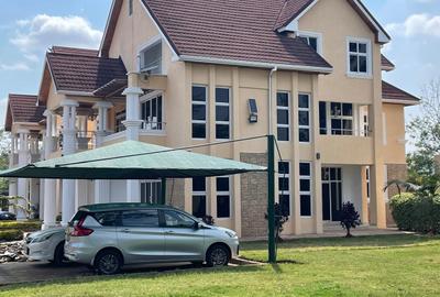 5 Bed House with En Suite in Ridgeways - 2