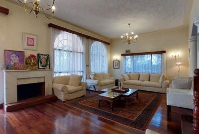 4 Bed House with En Suite in Nyari